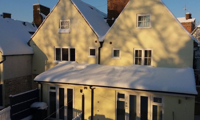 Sittingbourne House | 66 High Street - 4 bedroom holiday home in Grade II listed house