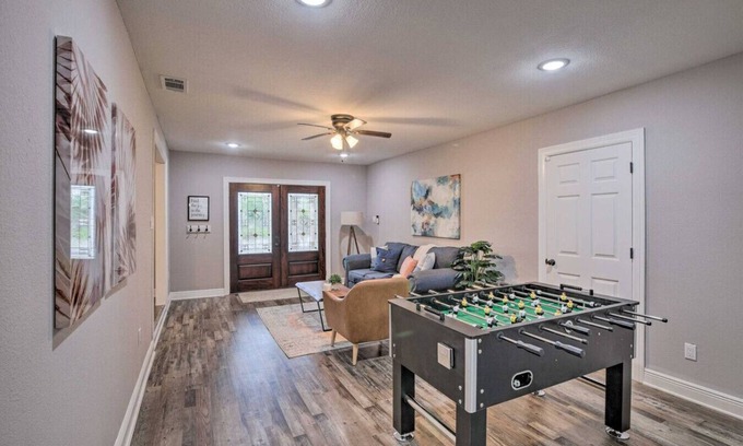 Southeast Houston House | 6BR – 3221 Sq Ft w/Game Room, Near Everything