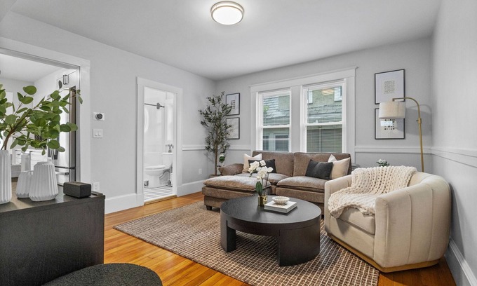 West Somerville House | 6BR3BATH 16G + FREE 4 Parking + Outdoor Furniture