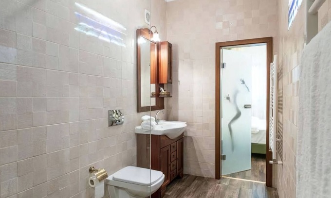 Sector 2 Bed & Breakfast | 7-bedroom bed & breakfast in brilliant București with WiFi, AC