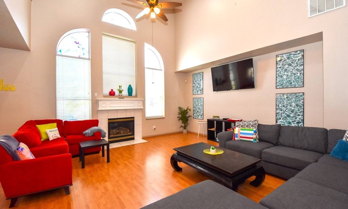 Barker House | 7-Bedroom Getaway w/Pool: 25 Mins Downtown WO