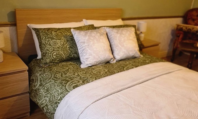 Naas House | 7 bedroom Guesthouse