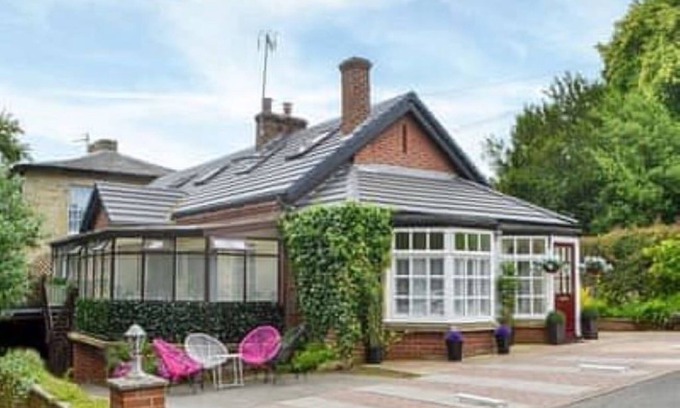 Morpeth Cottage | 7 Bedroom rustic Cosy Cottage in the Heart of Morpeth, gateway to Northumberland