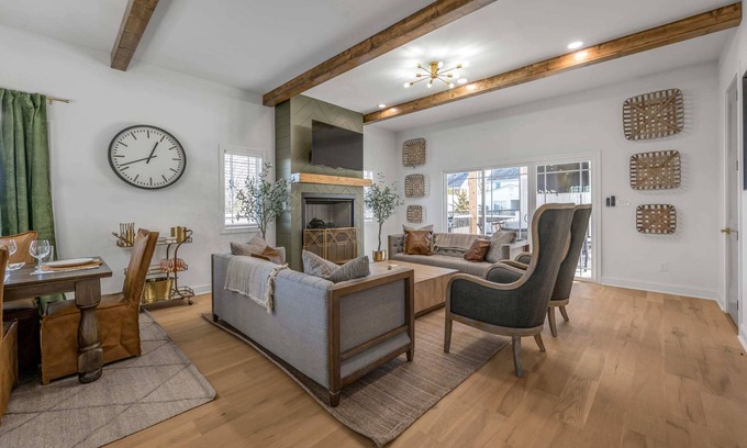 Lexington House | 7 Bedrooms | 6.5 Bathrooms | Hot Tub | 10 Beds