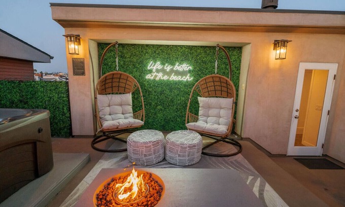 West Newport House | 7 Br, 2 Hot Tubs, Rooftop, Beach Block, Ocean View