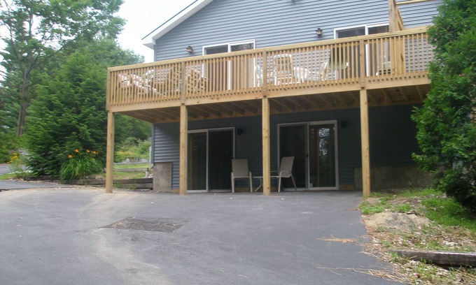 Corinth House | 7 BR house across lake