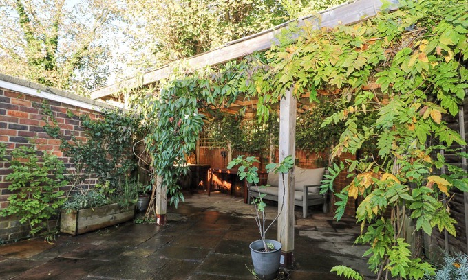Arundel Cottage | 7 Daltons Place