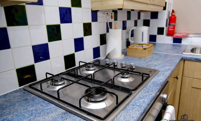 Walsall House | 7 Guests - 3 Bedrooms - Parking - Pet Friendly