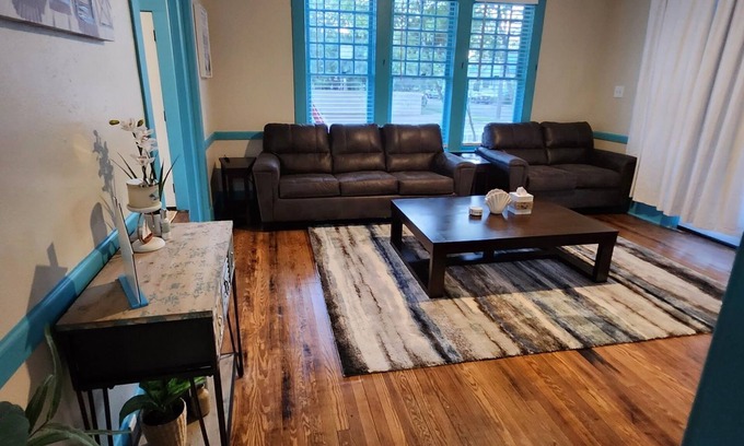 Galveston House | 7 Guests Galveston Coastal Retreat - 3Blks from the Beach! with WiFi, AC
