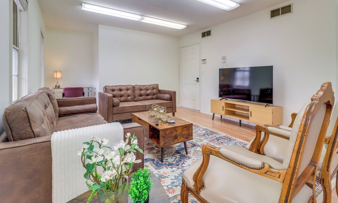 Bedford Apartment | 7 Mi to Downtown Toledo & Riverfront: Cozy Apt!