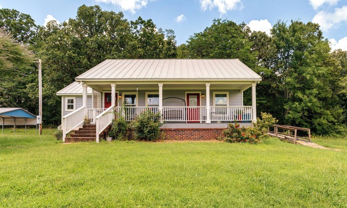 Oxford House | 7 Mi to Ole Miss: Quiet Rural Retreat w/Yard!