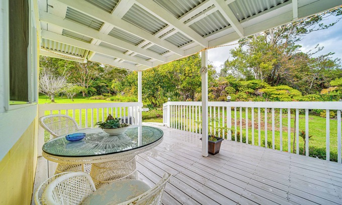 Volcano Cottage | 7 Mi to Volcanoes NP: Serene Cottage w/Deck!