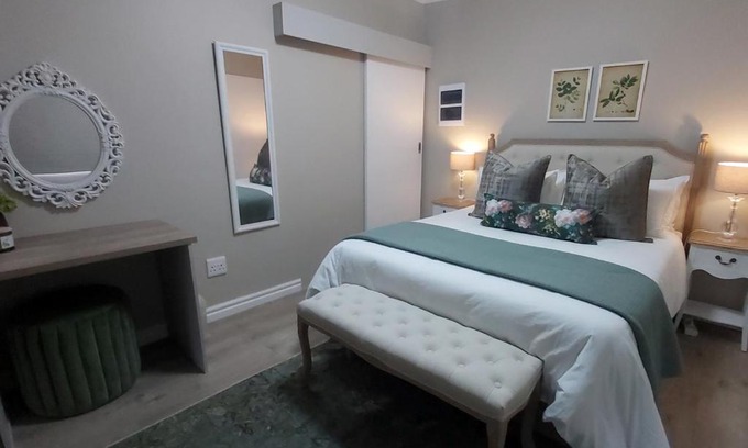 Westdene Apartment | 7 on Connor - Luxury Family Cottage