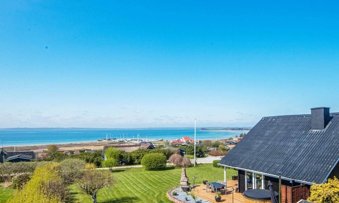 Skødshoved Strand House | 7 person holiday home in Knebel-By Traum