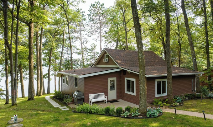 Northwoods Beach Cabin | 7 Pines Cabin on Lac Courte Oreilles - Peaceful Northwoods Getaway