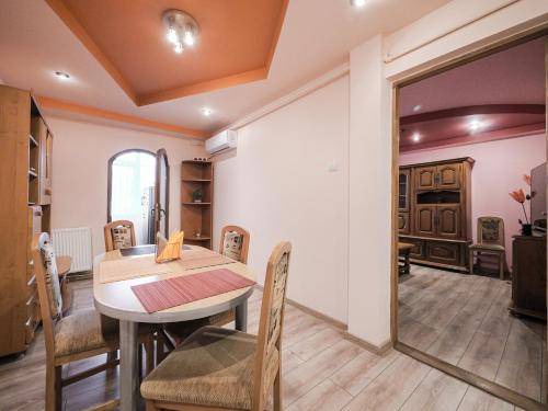 Curtea De Arges Apartment | 70 m² Apartment ∙ 1 bedroom ∙ 4 guests