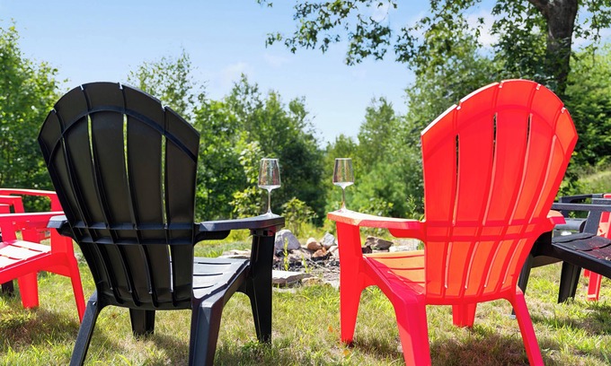 Conway House | 70 Private Acres+Sleeps 12+Fire Pit+Pet Friendly
