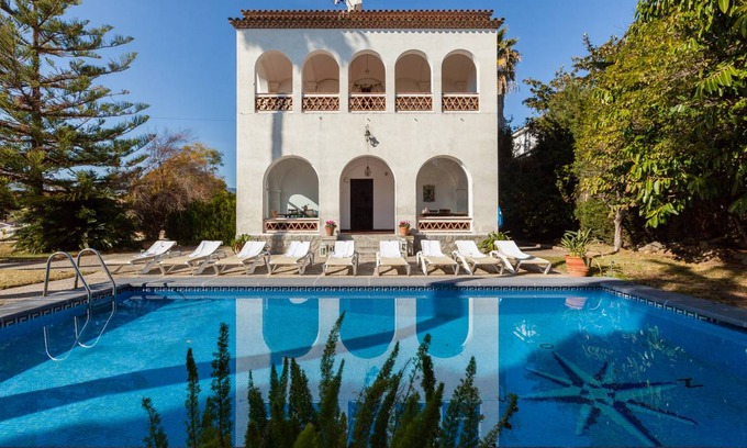 Cabrils Villa | 700 m² Villa ∙ 6 bedrooms ∙ 12 guests