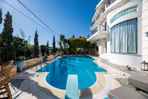 Vari-Voula-Vouliagmeni Villa | 700 m² Villa ∙ 6 bedrooms ∙ 12 guests