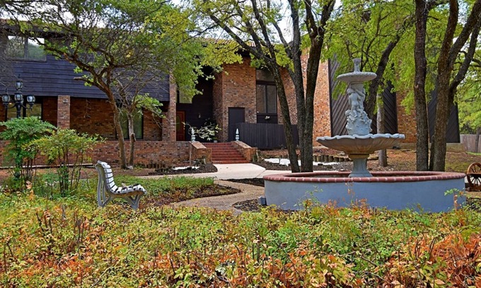 Copperas Cove House | 7000 sqft house on 5 acre with pool and indoor basketball/Raquetball court