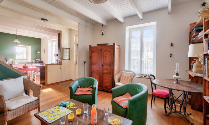Penmarch Ski Chalet | 700m from the beach, charming house for 6