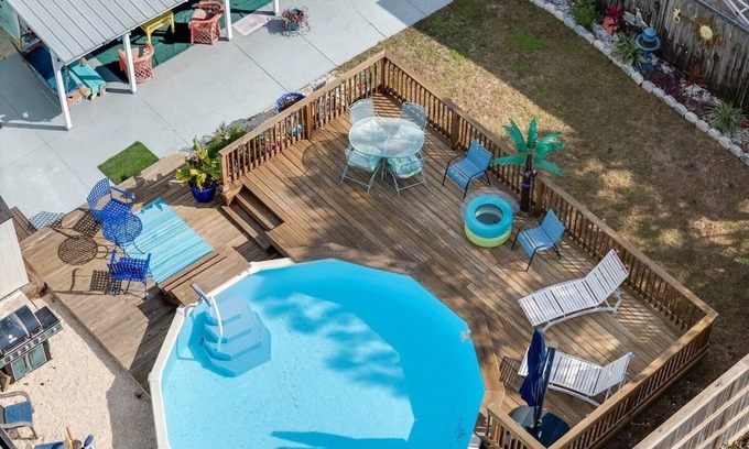 Holiday Beach House | 7131 Sunset Ave - Cottage by The Sea with pool