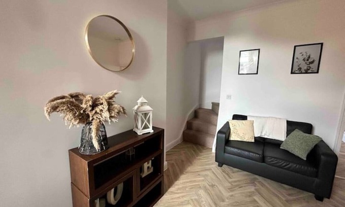 Scunthorpe House | 74 Ashby House 3 bed townhouse