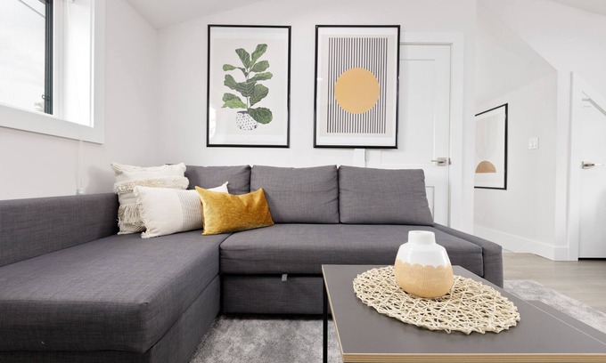 Knight Apartment | 791 Durward Avenue