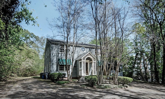 Jackson House | 7BR City Retreat Smart TVs, BBQ & Near Belhaven