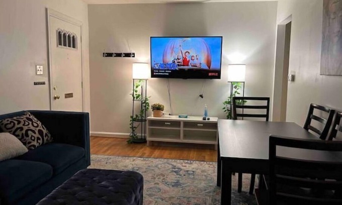 Arlington House | 7mins to Lincoln Memorial, 5bd House, Parking,WiFi