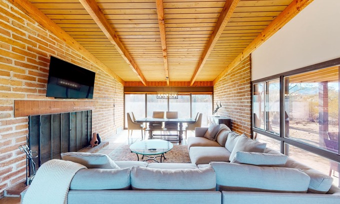 Tucson House | 8-acre desert retreat with amazing views, private outdoor living, AC & W/D