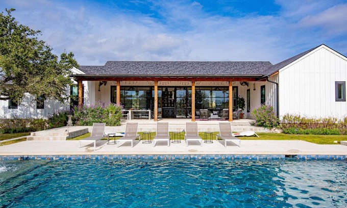 Austin House | 8-Bed Luxury Retreat w/Pool, Hot Tub & Game Room Near Austin – The Owners House