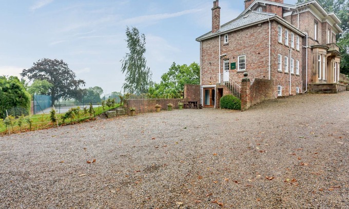 Tadcaster Cottage | 8 bedroom accommodation in Wighill, near York