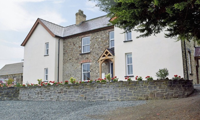 Narberth Cottage | 8 bedroom accommodation in Llawhaden, near Narberth