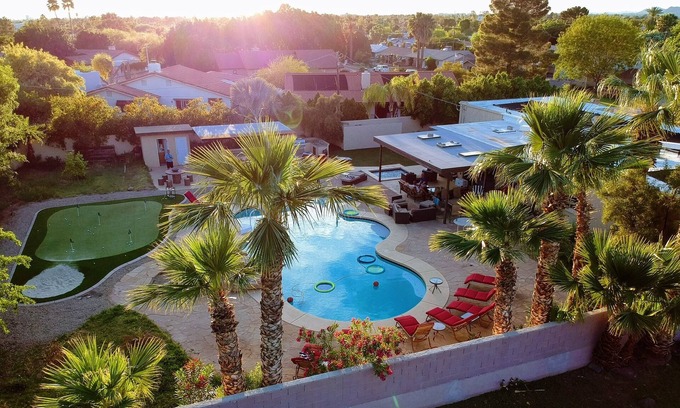 Camelback East House | 8 Bedrooms, 12 beds, pool, hot tub,putting green, pool table, ping pong, bbq