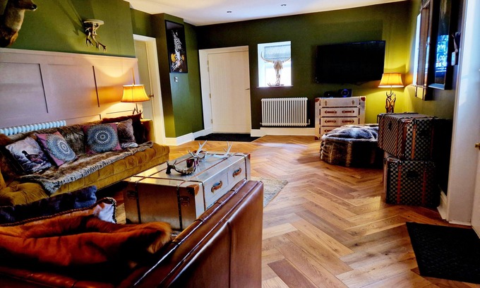 Knott End-on-Sea Cottage | 8 COACH HOUSE, pet friendly, with hot tub in Garstang