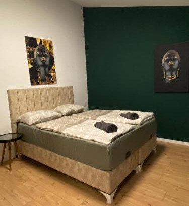 Matzleinsdorf Apartment | 8 Fully Equipped Studio shared Apt w Terrace Margareten