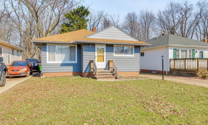 Garfield Heights House | 8 Mi to Dtwn Cleveland: Quiet Home w/Fenced Yard