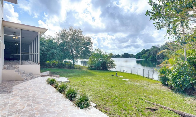 Golden Glades House | 8 Mi to Wynwood: Waterfront Retreat w/Lanai