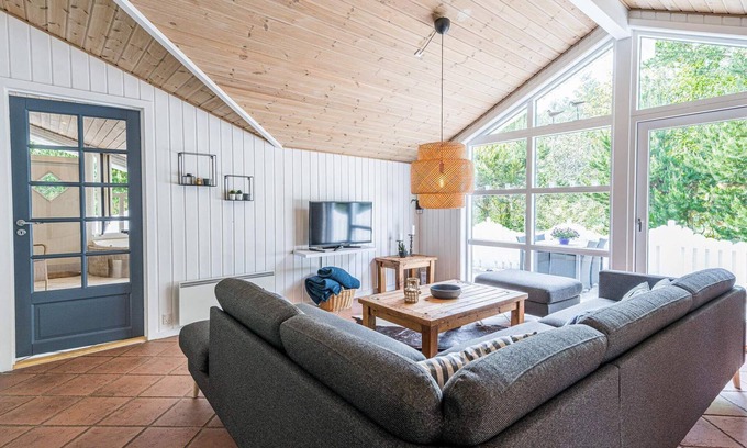 Houstrup House | 8 person holiday home in Nørre Nebel