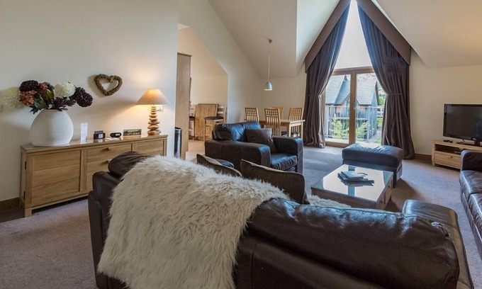 Kenmore Cottage | 8 The Gallops - Upstairs property - sleeps 4 guests in 2 bedrooms