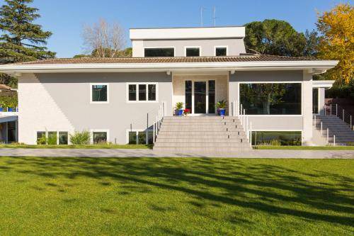 EUR Apartment | 80 m² Apartment ∙ 6 guests