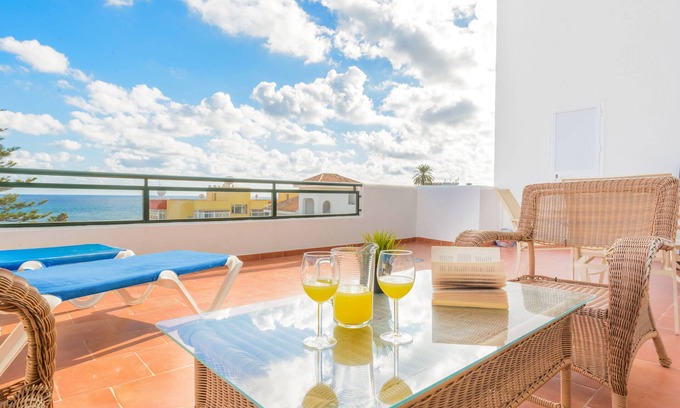 Benalmadena Costa Apartment | 80 meters from the beach !, Wifi, large terrace, parking, swimming pool, sea view