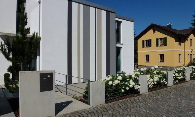 Loschwitz Apartment | 80 sqm spacious ambience in Loschwitz, garden & terrace, free parking