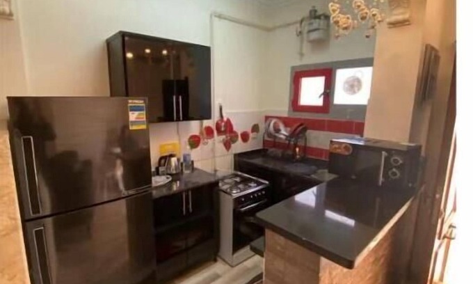 Sheikh Zayed City Apartment | 820 · 2BR Townhouse, Bath, TV, Backyard