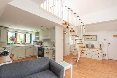 Copers Cope Apartment | 83 Downs Hill