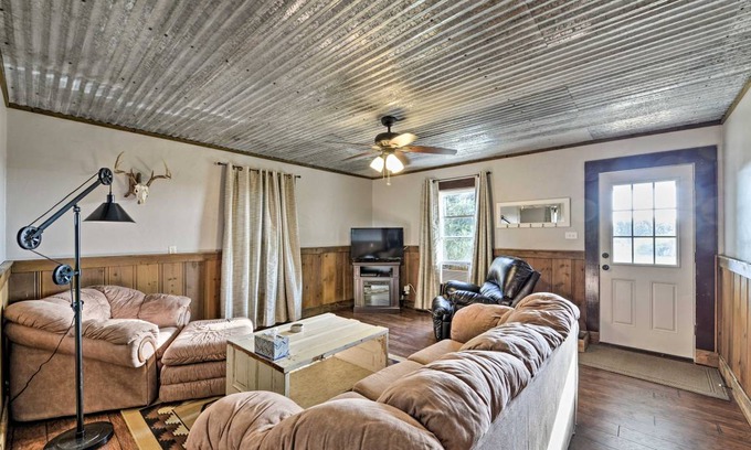 McLennan County House | 83 m² House ∙ 2 bedrooms ∙ 5 guests