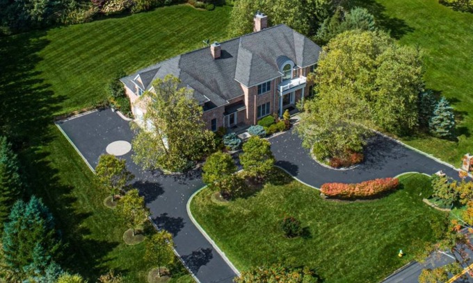 Thornwood House | 8500sqft Brick House close to MRT Train and Westchester Airport