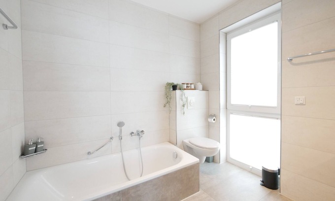 Kernstadt Apartment | 85qm, Parkplatz, Zentral, Großer Balkon, 2 Bäder