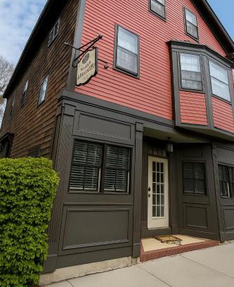 Off Broadway Apartment | 86 Dr Marcus House - Popular Broadway Area